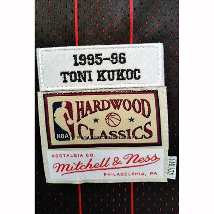 Camiseta Chicago Bulls Toni Kukoc NO 7 Mitchell & Ness 1995-96 Negro